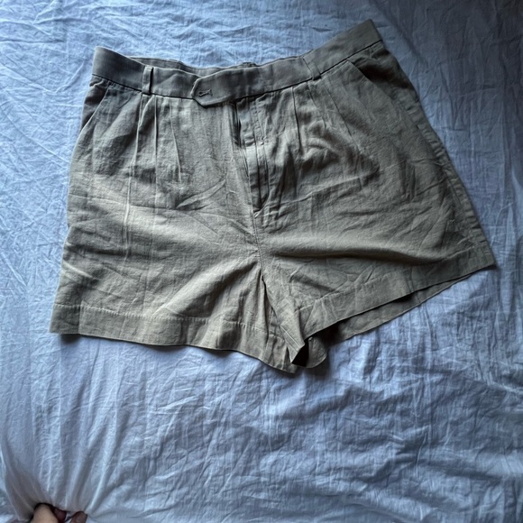 Banana Republic Tan Bermuda Shorts Classic Tailored Design - Picture 3 of 4